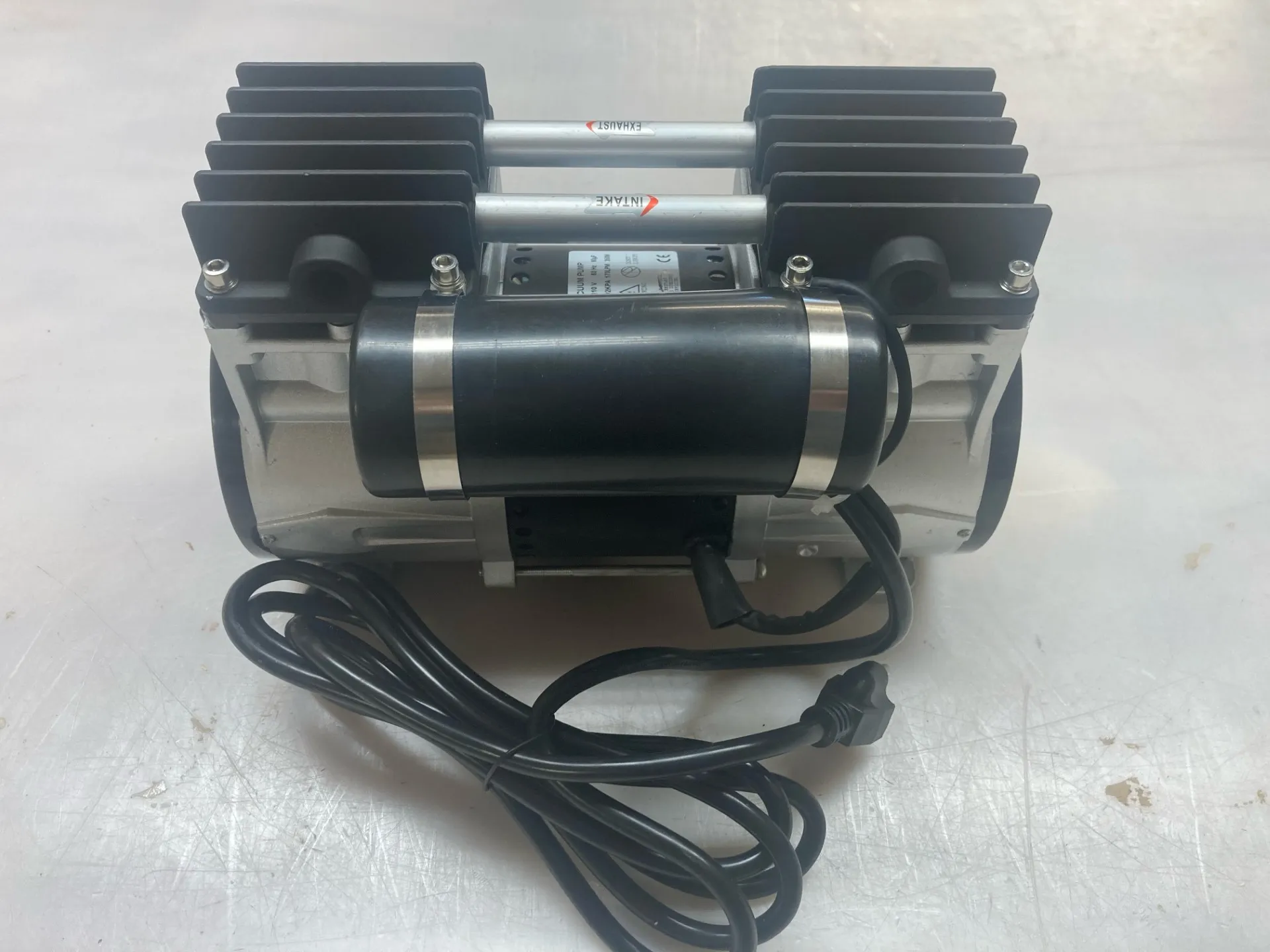 4 CFM STAND-ALONE OIL LESS VACUUM PUMP **