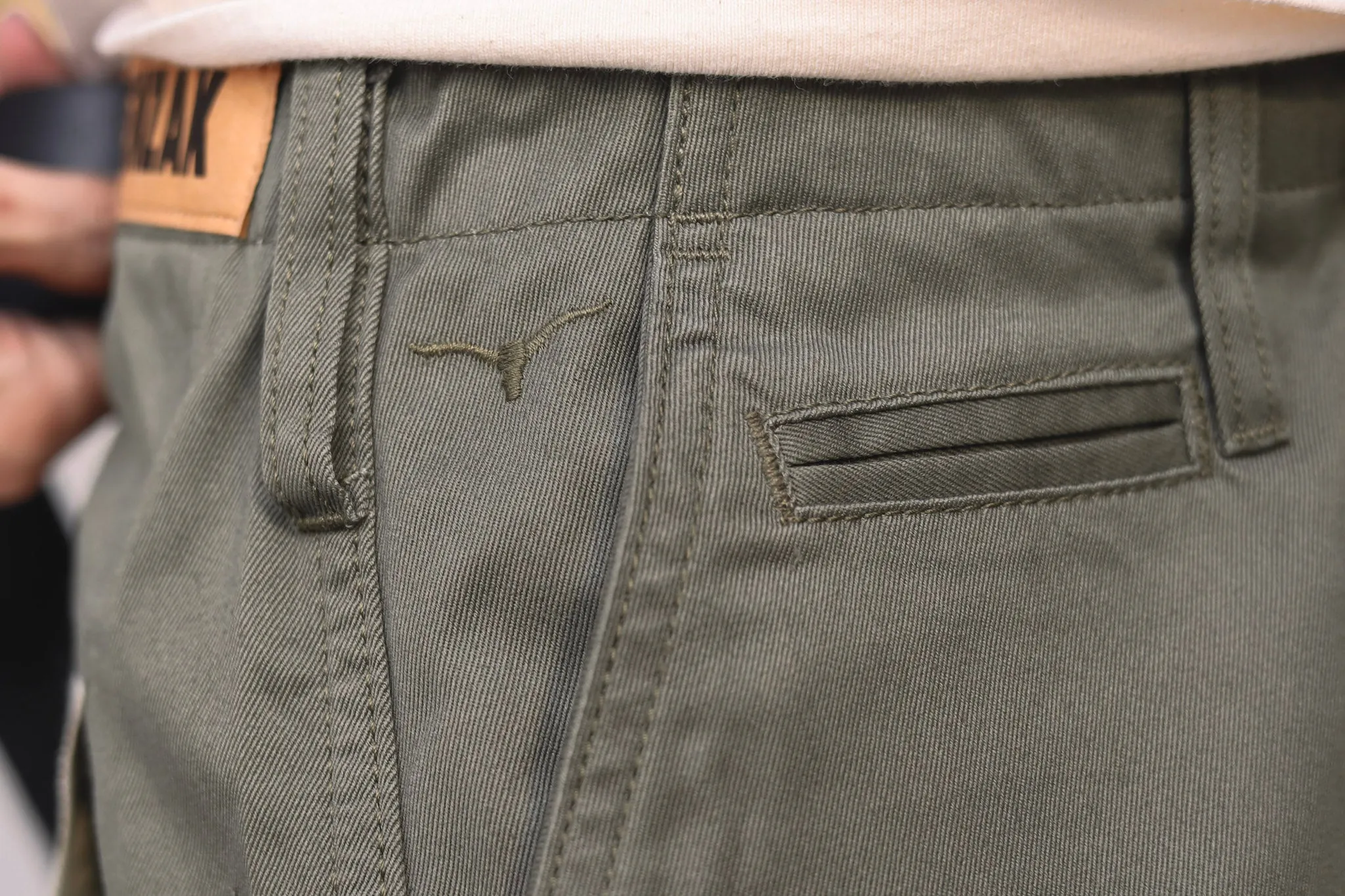 【Benzak Denim Developers】BC-04 RELAXED CHINO 8.5 oz. aged green sateen twill / 寬鬆錐形 復古綠 薄款軍用沙丁布