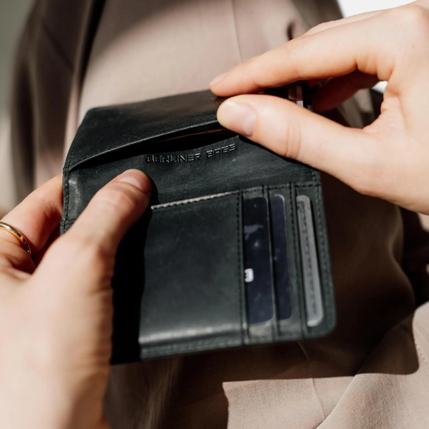 BERLINER BAGS Vintage Genuine Leather Card Holder Porto, Slim Bifold Wallet, RFID Wallet for Men and Women - Dark Grey