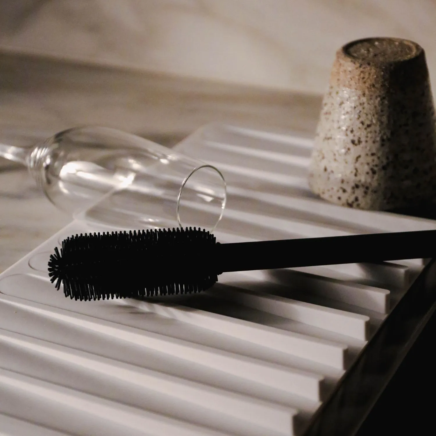 DESIGNSTUFF Hydration Duo, Bottle Brush & Water Bottle Gift Set, Black