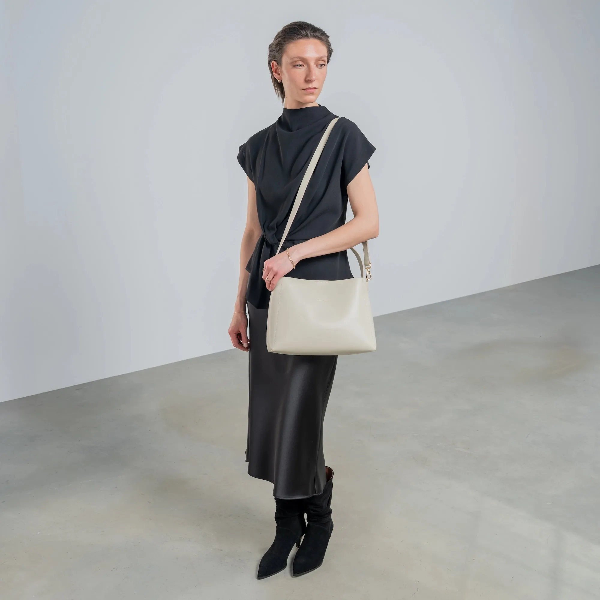 Montmartre Béatrice creme vegetable tanned leather handbag