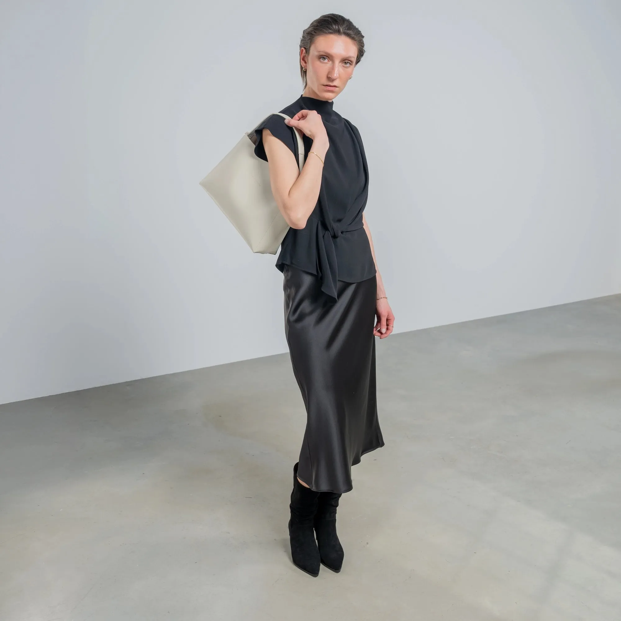 Montmartre Béatrice creme vegetable tanned leather handbag