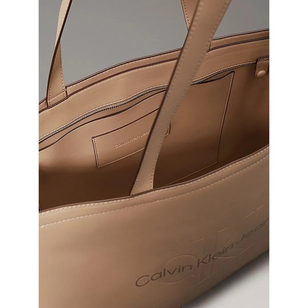 Sculpted Slim Tote34 Mono