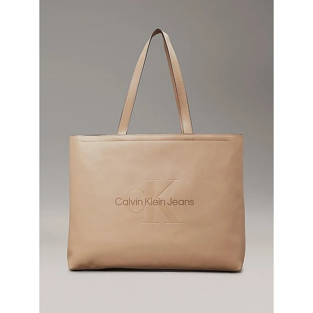 Sculpted Slim Tote34 Mono