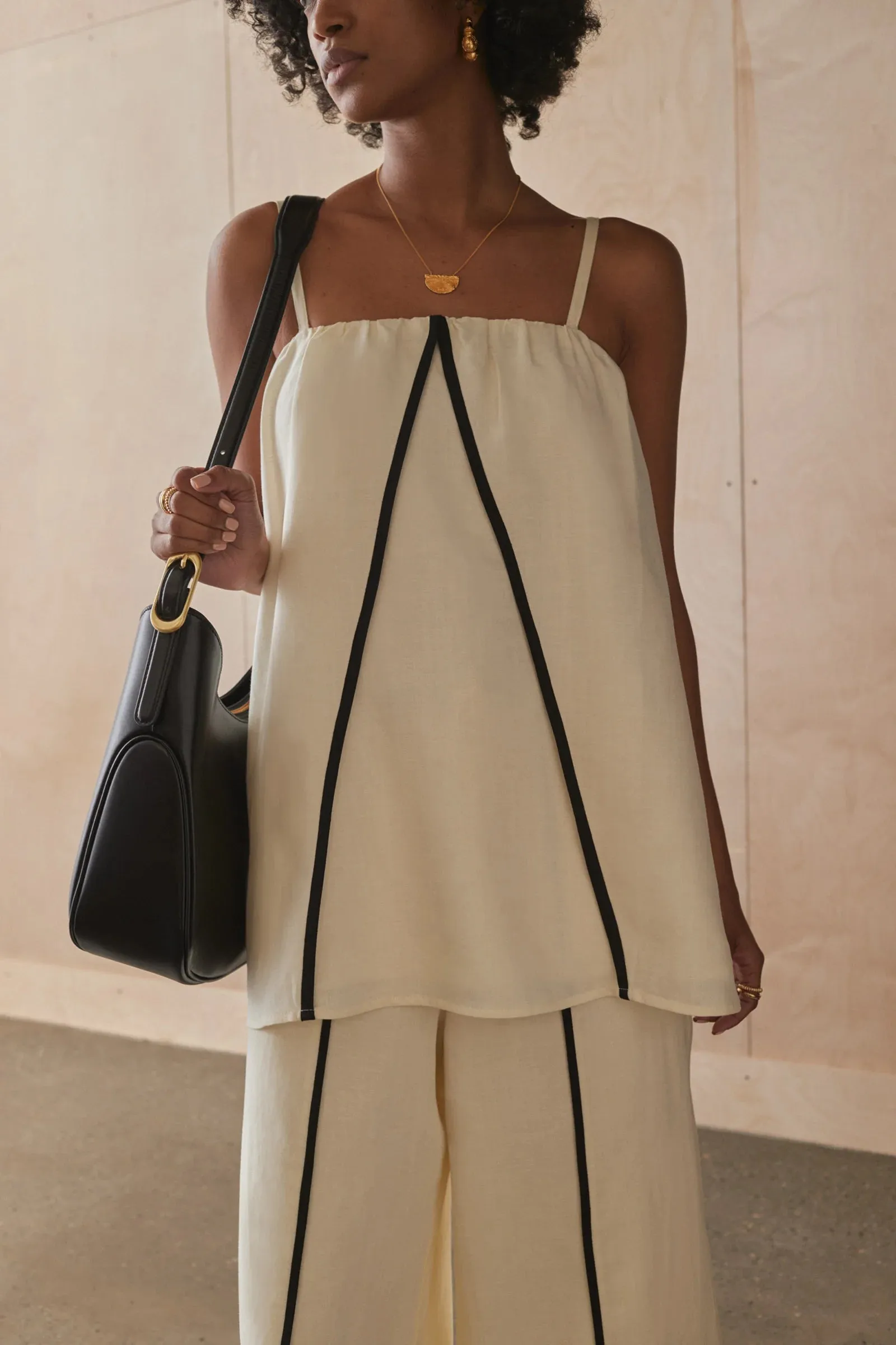 The Akela Tote - Black