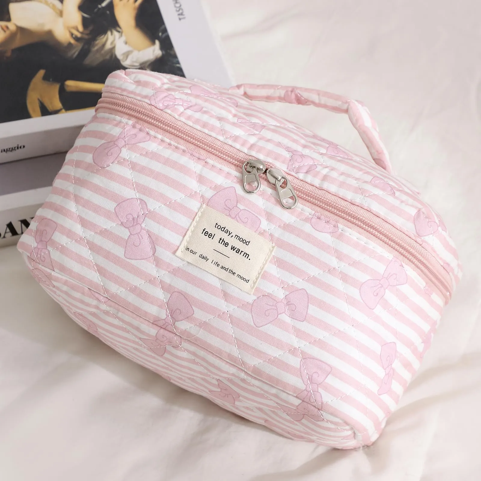 uekeboag Large Travel Quilted Makeup Bag for Women, Floral Cotton Cosmetic Bag, Coquette Aesthetic Floral Toiletry Organizer Bag(17Striped Bow