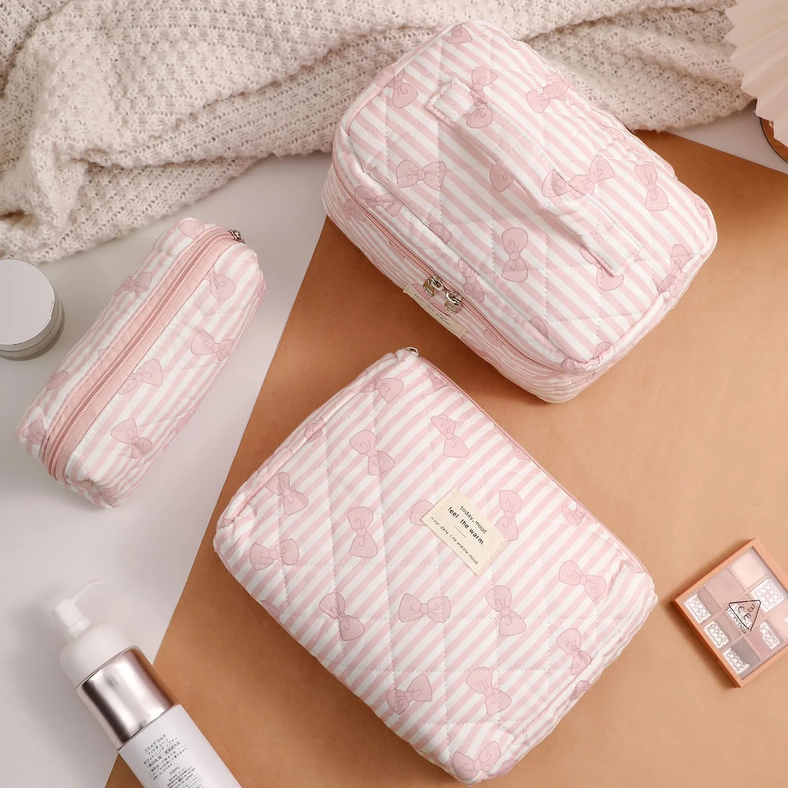 uekeboag Large Travel Quilted Makeup Bag for Women, Floral Cotton Cosmetic Bag, Coquette Aesthetic Floral Toiletry Organizer Bag(17Striped Bow