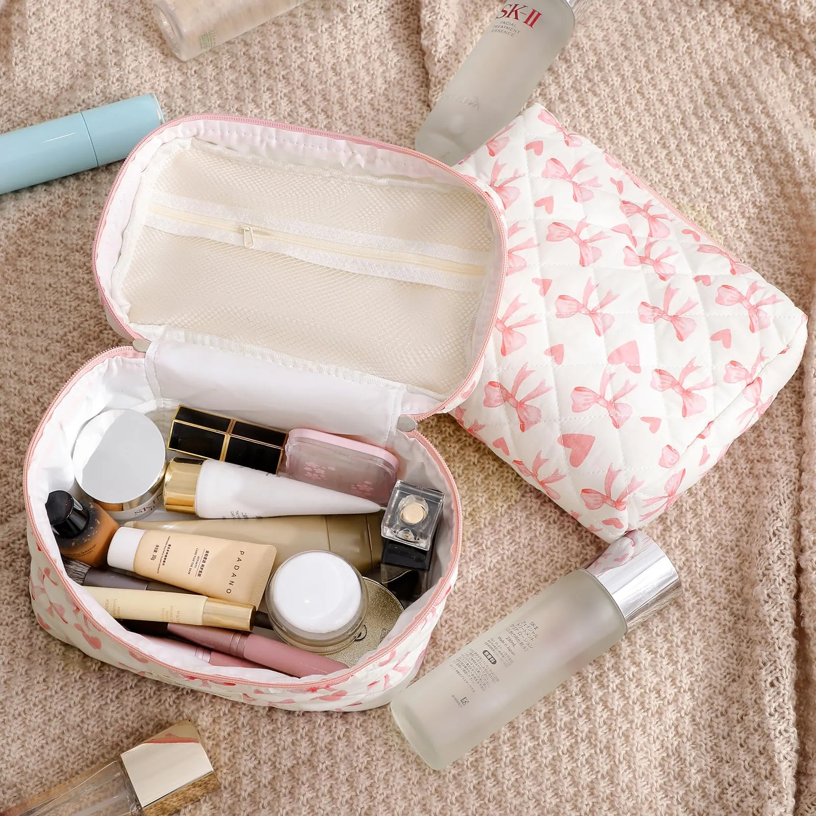 uekeboag Large Travel Quilted Makeup Bag for Women, Floral Cotton Cosmetic Bag, Coquette Aesthetic Floral Toiletry Organizer Bag(17Striped Bow