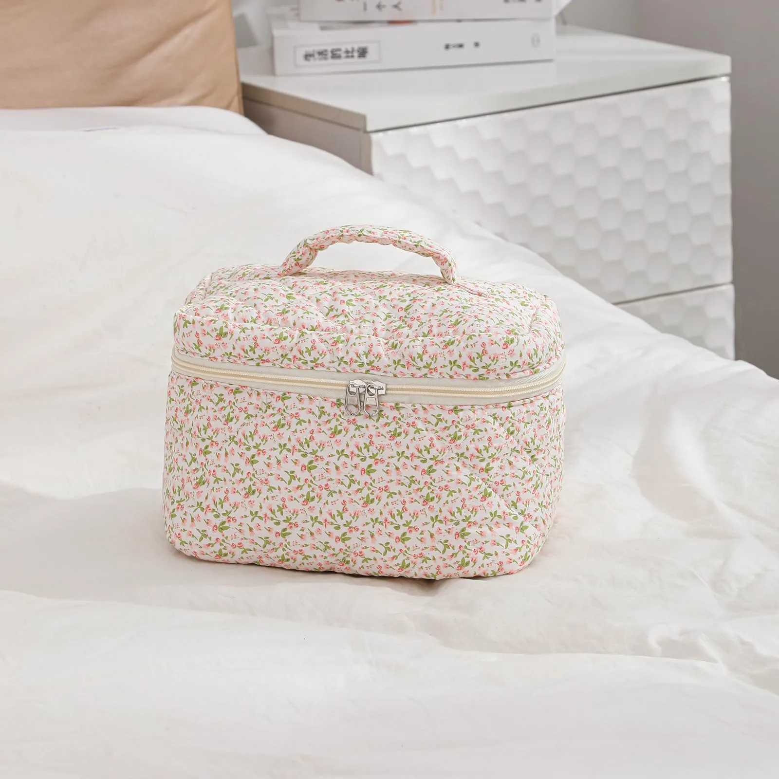 uekeboag Large Travel Quilted Makeup Bag for Women, Floral Cotton Cosmetic Bag, Coquette Aesthetic Floral Toiletry Organizer Bag(Little Pink Flower