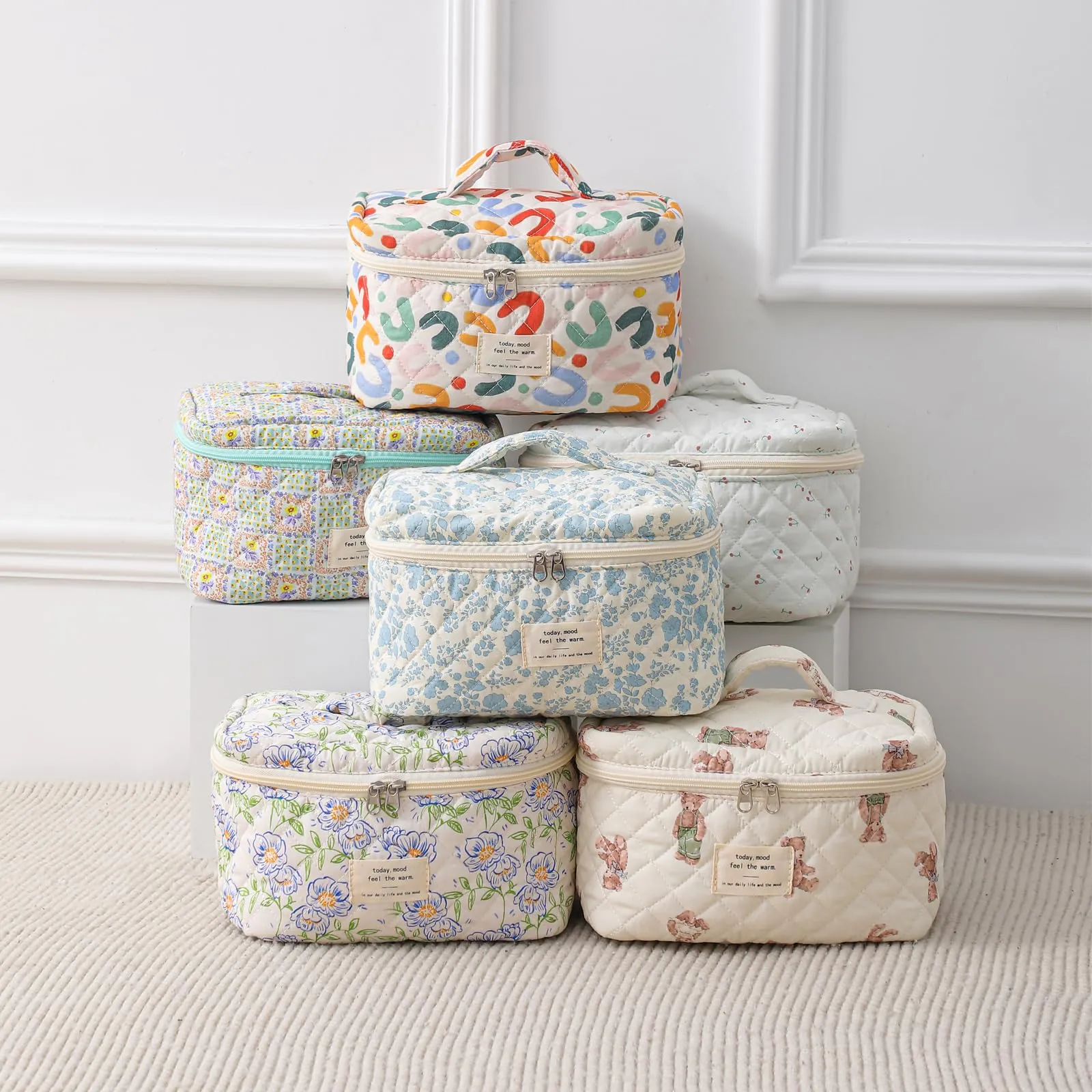 uekeboag Large Travel Quilted Makeup Bag for Women, Floral Cotton Cosmetic Bag, Coquette Aesthetic Floral Toiletry Organizer Bag(Little Pink Flower