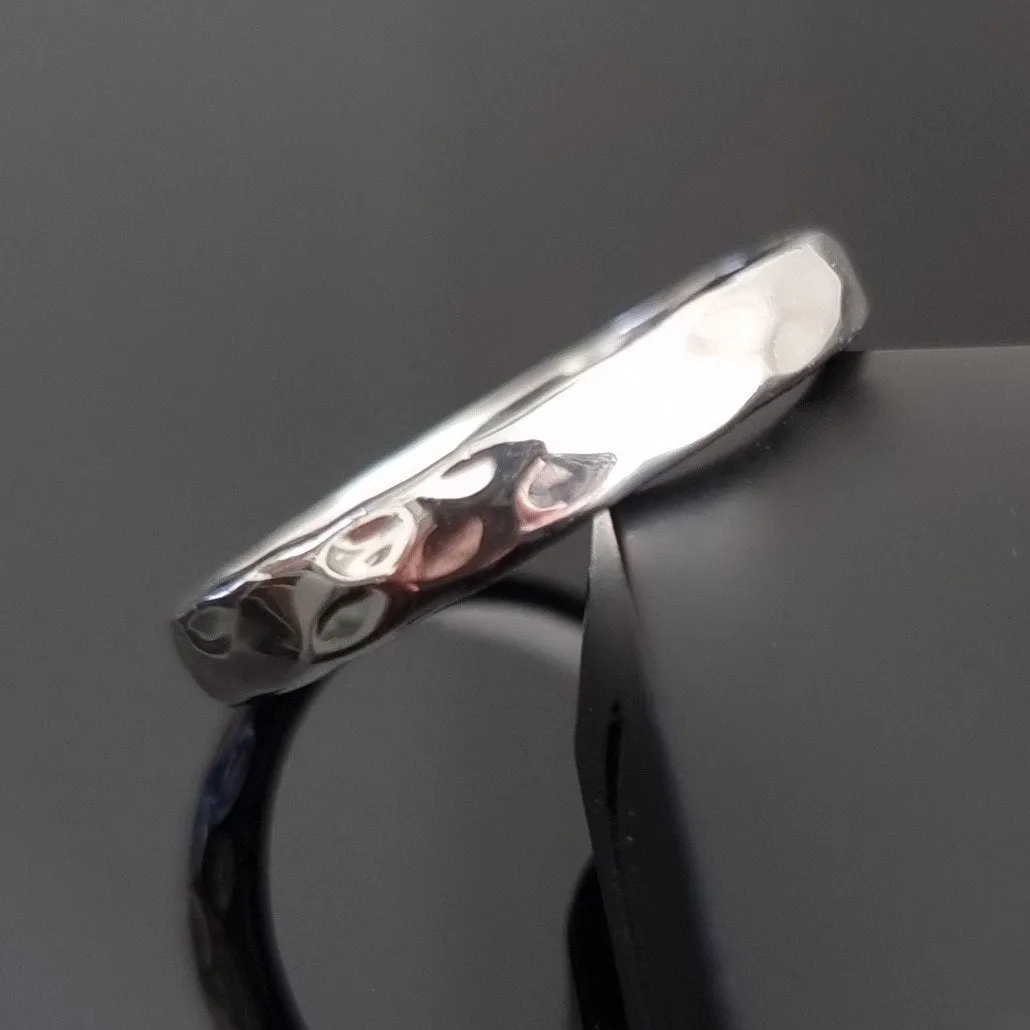 Unisex Narrow Dimpled 925 Sterling Silver Band Ring, R17